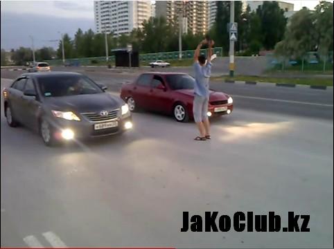 Toyota Camry 3.5 vs Lada Priora