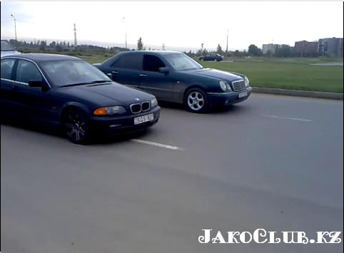 Mercedes-Benz E320 VS BMW 328i
