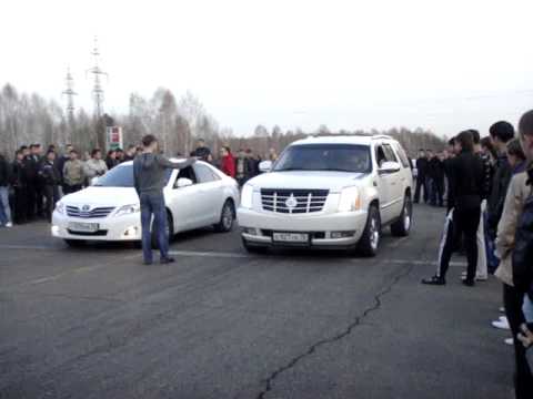 Toyota Camry v6 vs Cadillac Escalade
